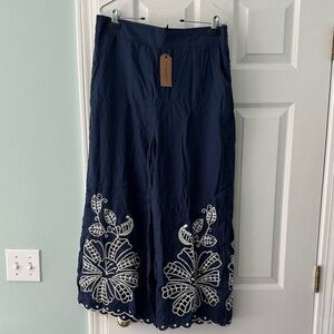 NWT- Christian Siriano Navy Wide-Leg Capri Pants with Beautiful White Embroidery